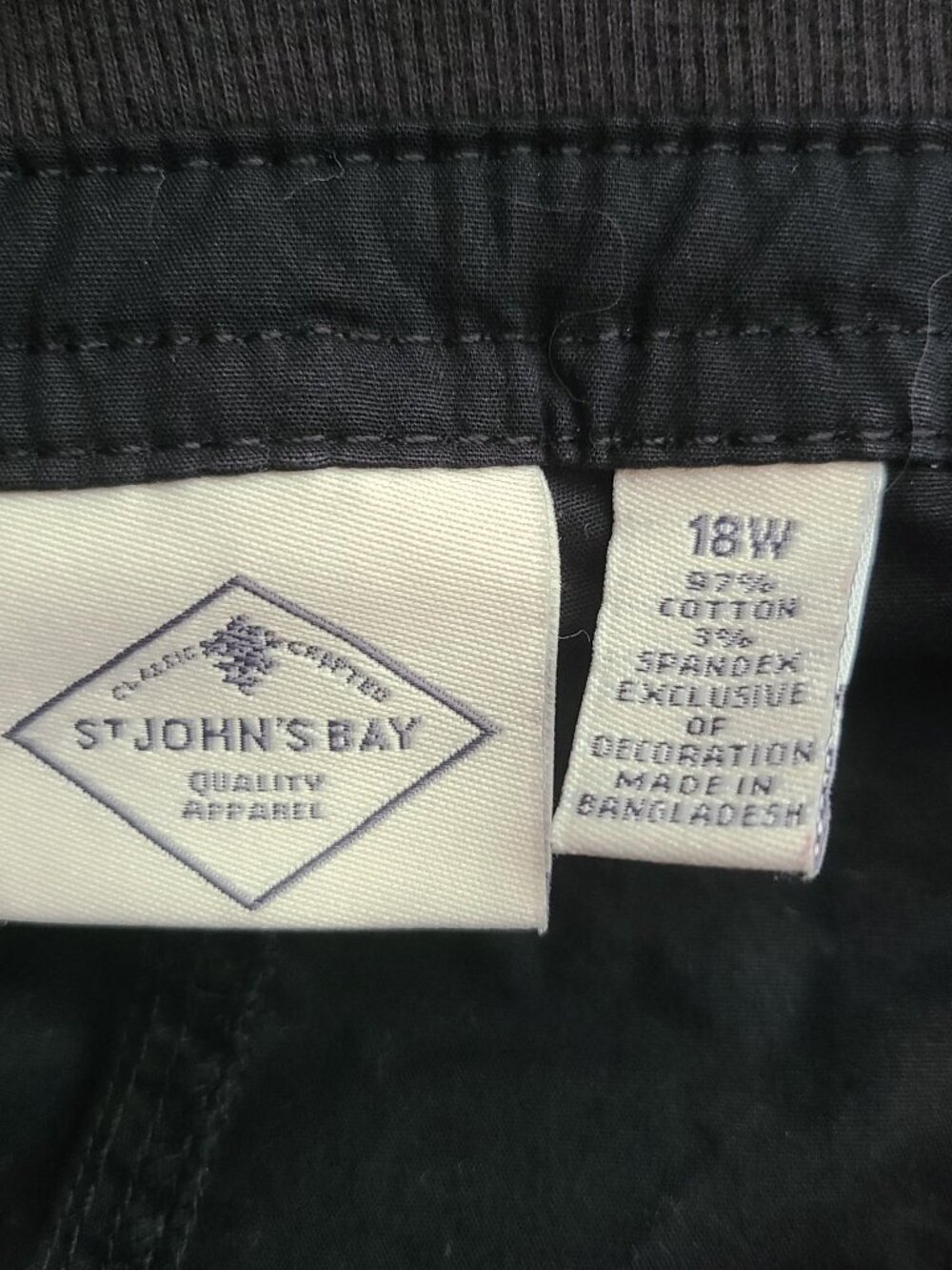 St. John's Bay Womens Plus Bermuda Cargo Shorts Black Size 18W - Picture 3 of 5
